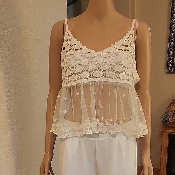 Love Tree Tops - BOHO SUMMER SHEER CROCHET AND Lace TOP GUC SZ LG